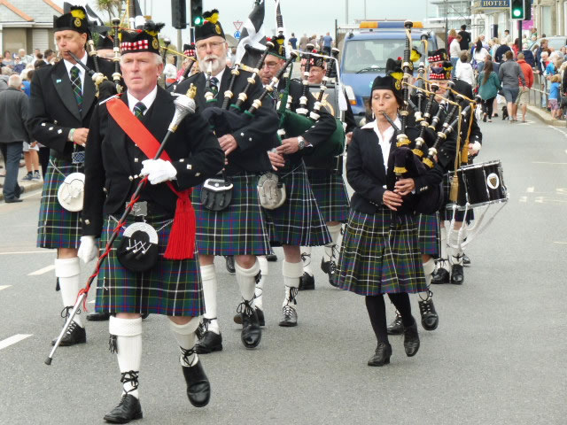 kernow pipes and drums at newquay carnival 2016