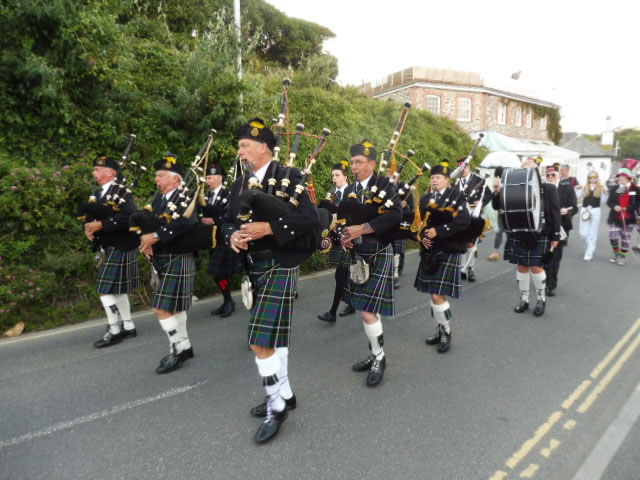 kernow pipes and drums at padstow carnival 2017