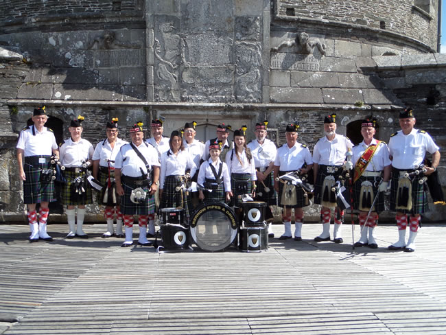 kernow pipes and drums at st mawes regatta