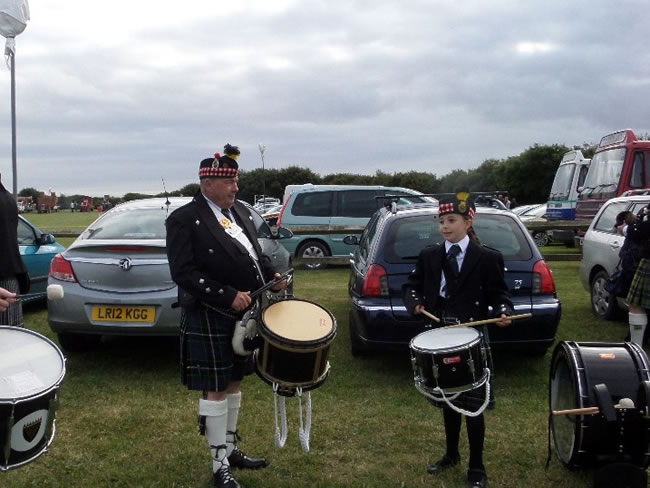 kernel pipes and drums at st merryn carnival 2015